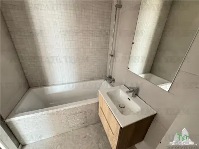 Villa Moderna en Venta en Pipera, Norte de Bucarest | Jardín Privado, Terraza Panorámica y 2 Plazas de Aparcamiento - foto 11