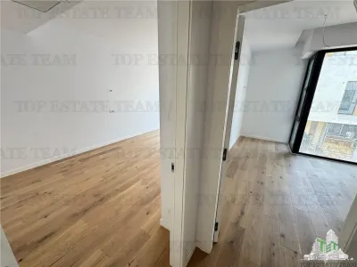 Villa Moderna en Venta en Pipera, Norte de Bucarest | Jardín Privado, Terraza Panorámica y 2 Plazas de Aparcamiento - foto 14