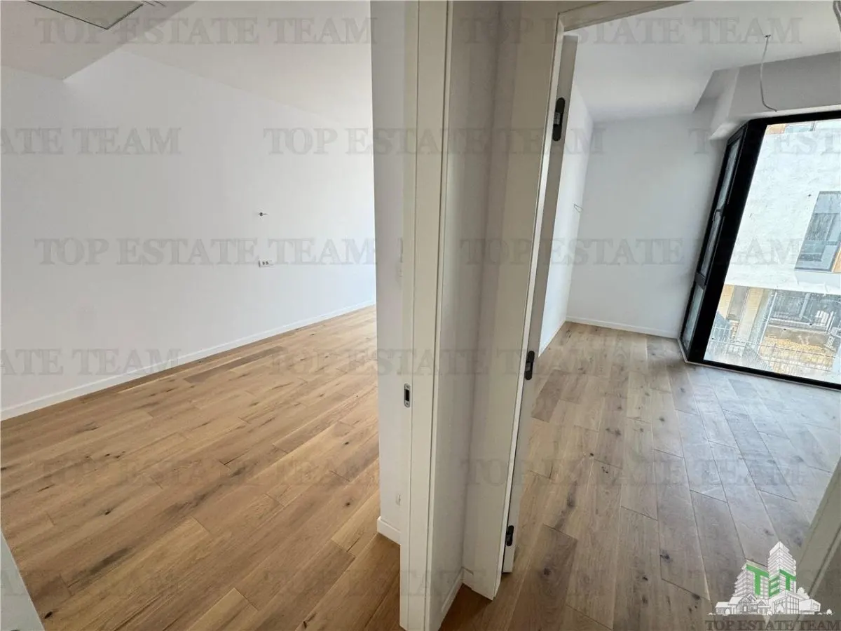 Villa Moderna en Venta en Pipera, Norte de Bucarest | Jardín Privado, Terraza Panorámica y 2 Plazas de Aparcamiento - foto 14