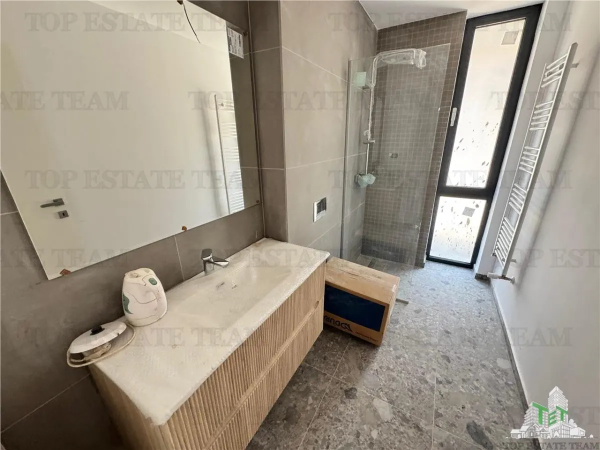 Villa Moderna en Venta en Pipera, Norte de Bucarest | Jardín Privado, Terraza Panorámica y 2 Plazas de Aparcamiento - foto 6