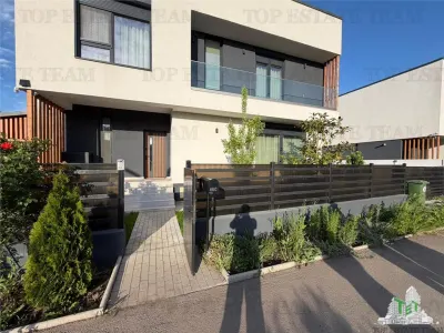 Luxury Detached Villa in Corbeanca – Park Zone | 160 sqm + 495 sqm Plot - foto 2