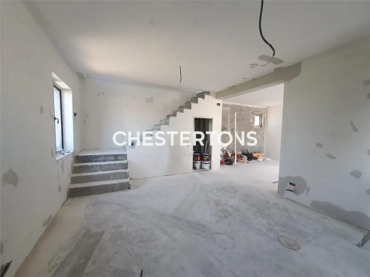 Duplex 8 camere cu doua intrari separate curte comuna Navodari - foto 3
