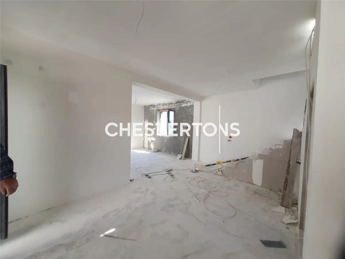 Duplex 8 camere cu doua intrari separate curte comuna Navodari - foto 4