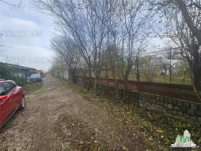 2,000 sqm Land Plot between Houses near Pădurea Teghes - foto 3
