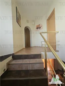 Villa de Construction Propre avec Terrain de 800m² et Garage Double à Dragomiresti-Deal - foto 12