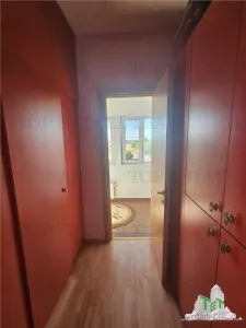 Villa de Construction Propre avec Terrain de 800m² et Garage Double à Dragomiresti-Deal - foto 17