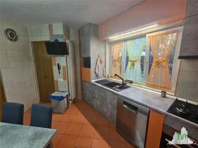Villa de Construction Propre avec Terrain de 800m² et Garage Double à Dragomiresti-Deal - foto 7