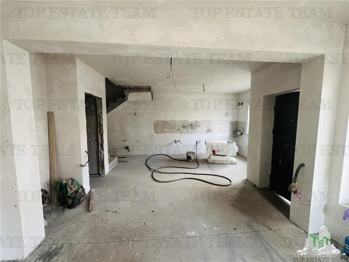 Villa Excepcional, 165 sqm Útiles, 139 sqm Terreno, Zona Exclusiva ROSU-MILITARI - foto 3