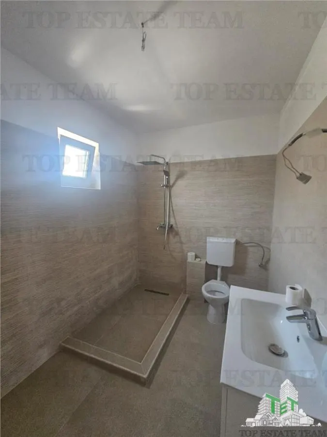 Villa Pareada de 4 Dormitorios + Buhardilla en Roșu - foto 7