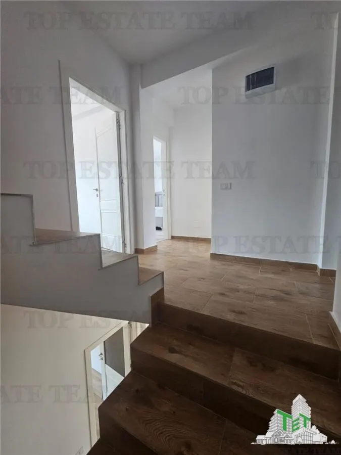 Villa Pareada de 4 Dormitorios + Buhardilla en Roșu - foto 8