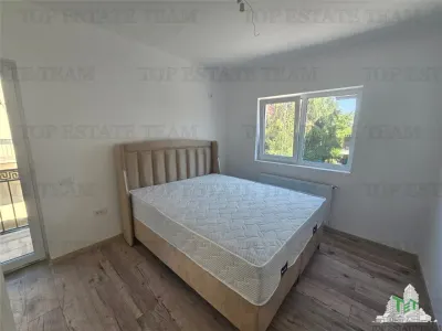 Villa Pareada de 4 Dormitorios + Buhardilla en Roșu - foto 9