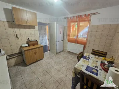 Casa con Garaje Doble junto a Padurea Rosu - foto 4