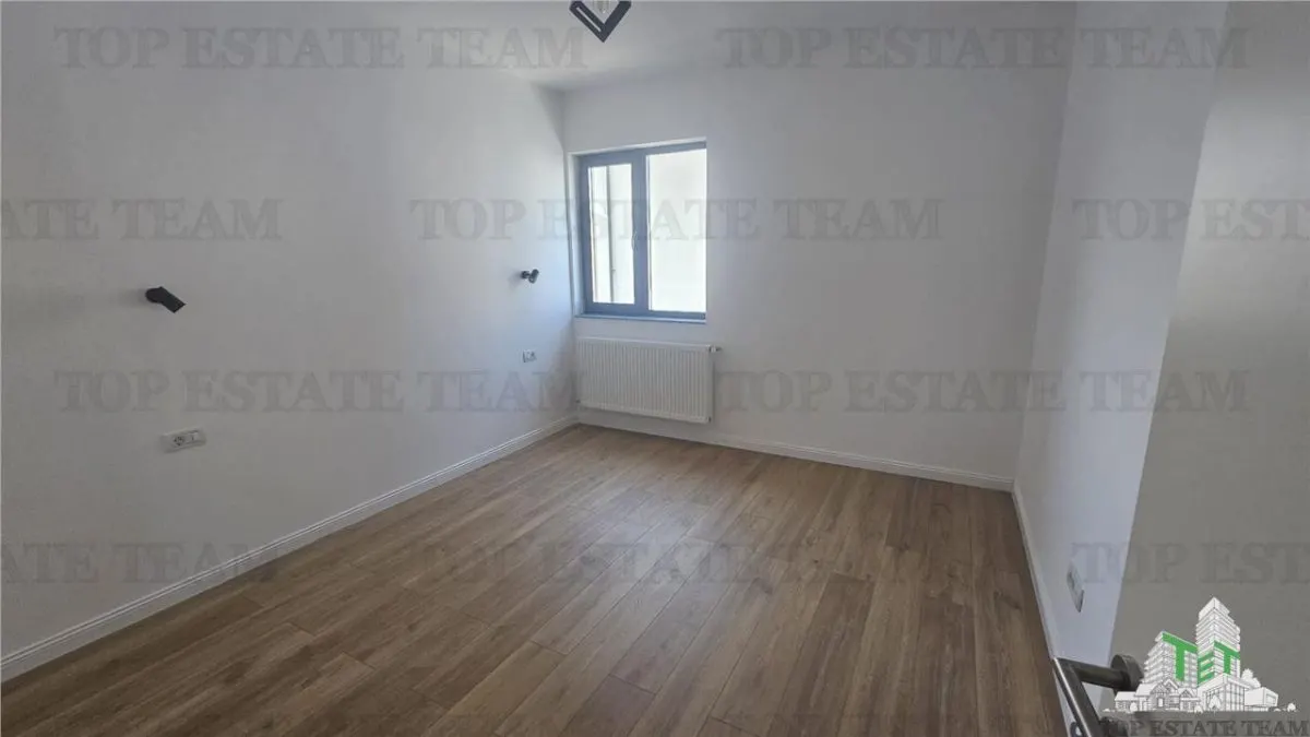 Villa de 5 Dormitorios con Garaje en Prelungirea Ghencea-Bragadiru - foto 14