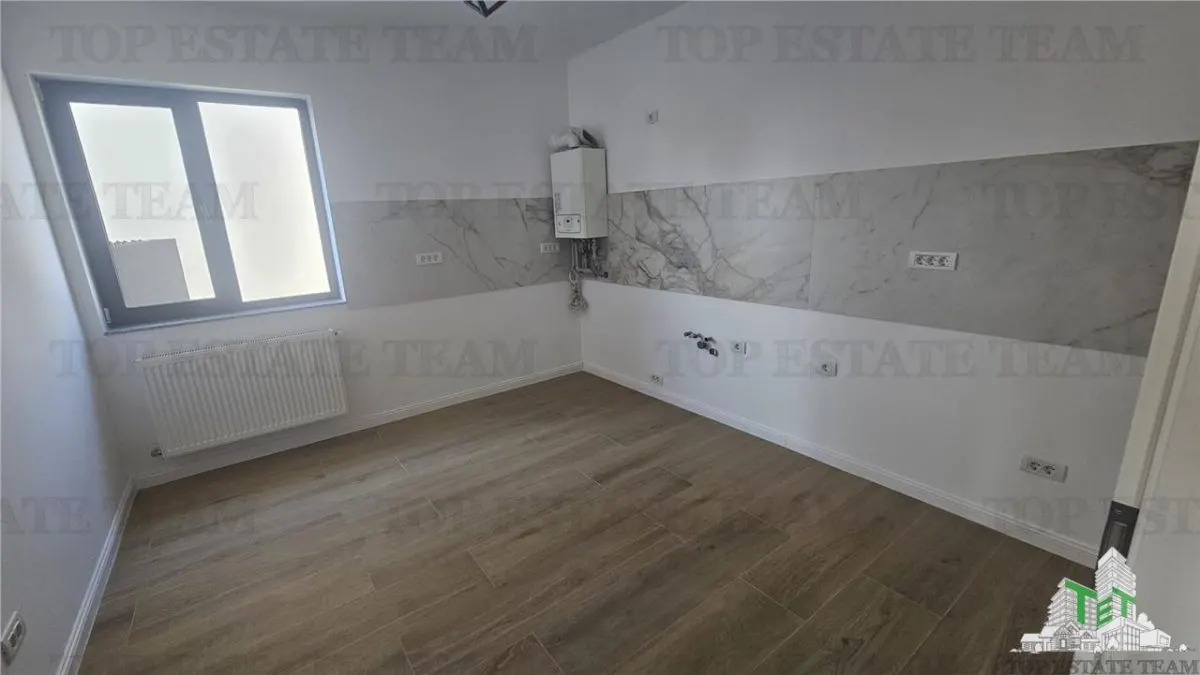 Villa de 5 Dormitorios con Garaje en Prelungirea Ghencea-Bragadiru - foto 3