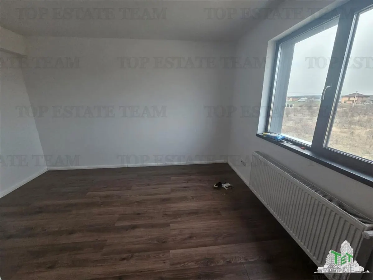 Villa estilo mediterráneo con garaje en Dragomiresti-Deal - foto 11