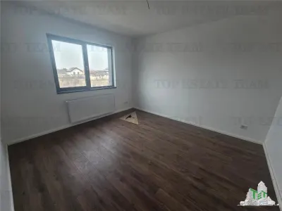 Villa estilo mediterráneo con garaje en Dragomiresti-Deal - foto 12