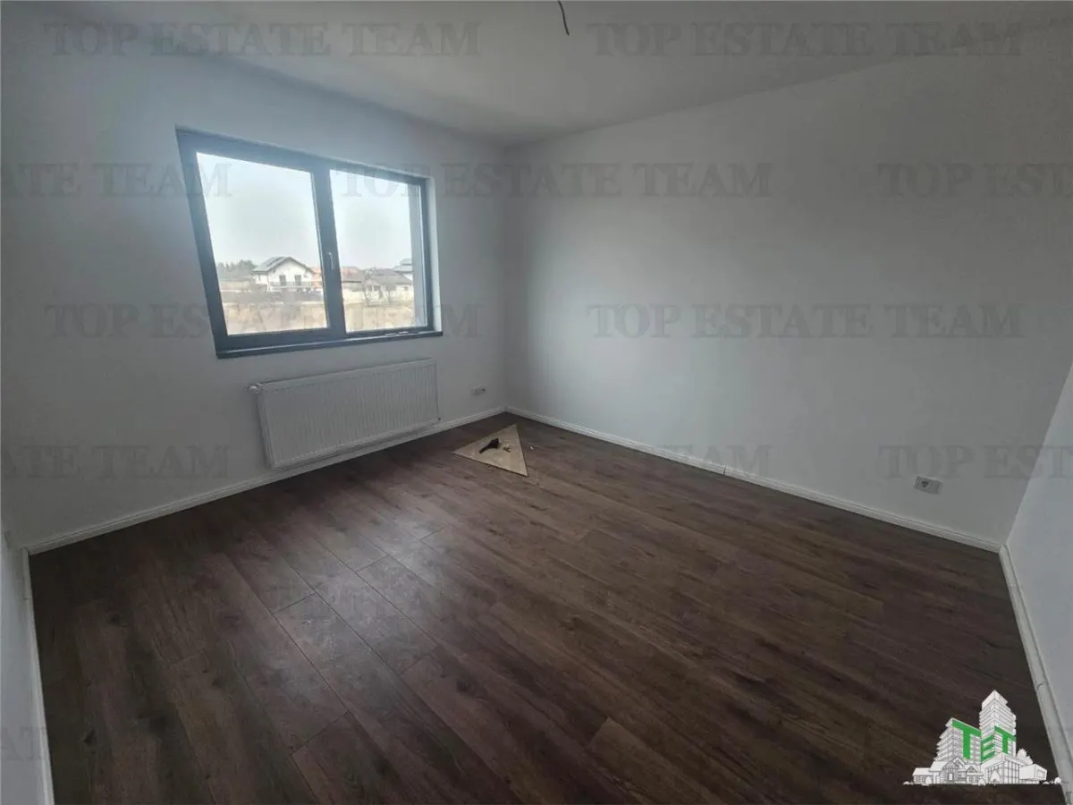 Villa estilo mediterráneo con garaje en Dragomiresti-Deal - foto 12
