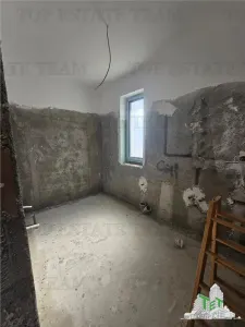 Villa Individual de 4 Dormitorios con Calefacción por Suelo Radiante en Ciorogarla - foto 5