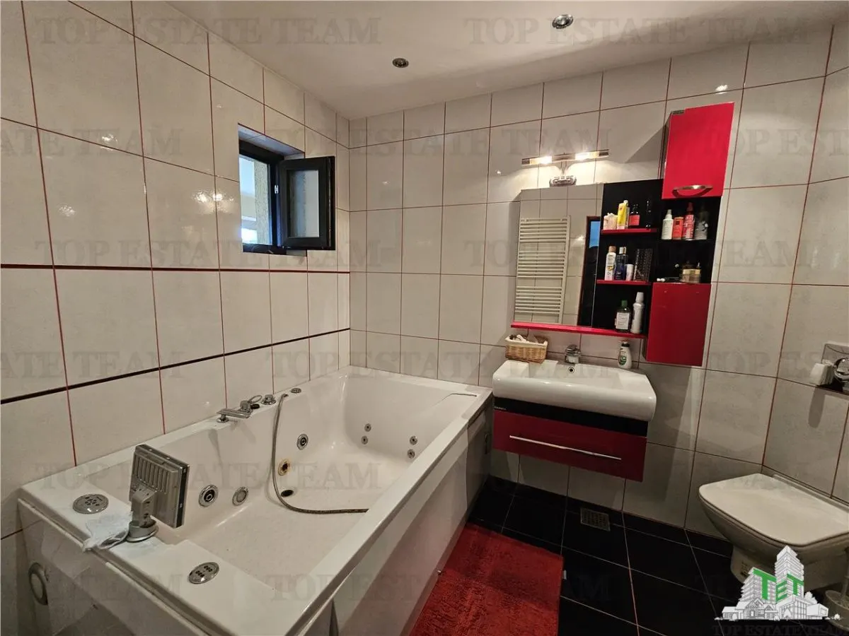 Villa Espaciosa con Salón de 65m² y 300m² Totales en Bragadiru - foto 11