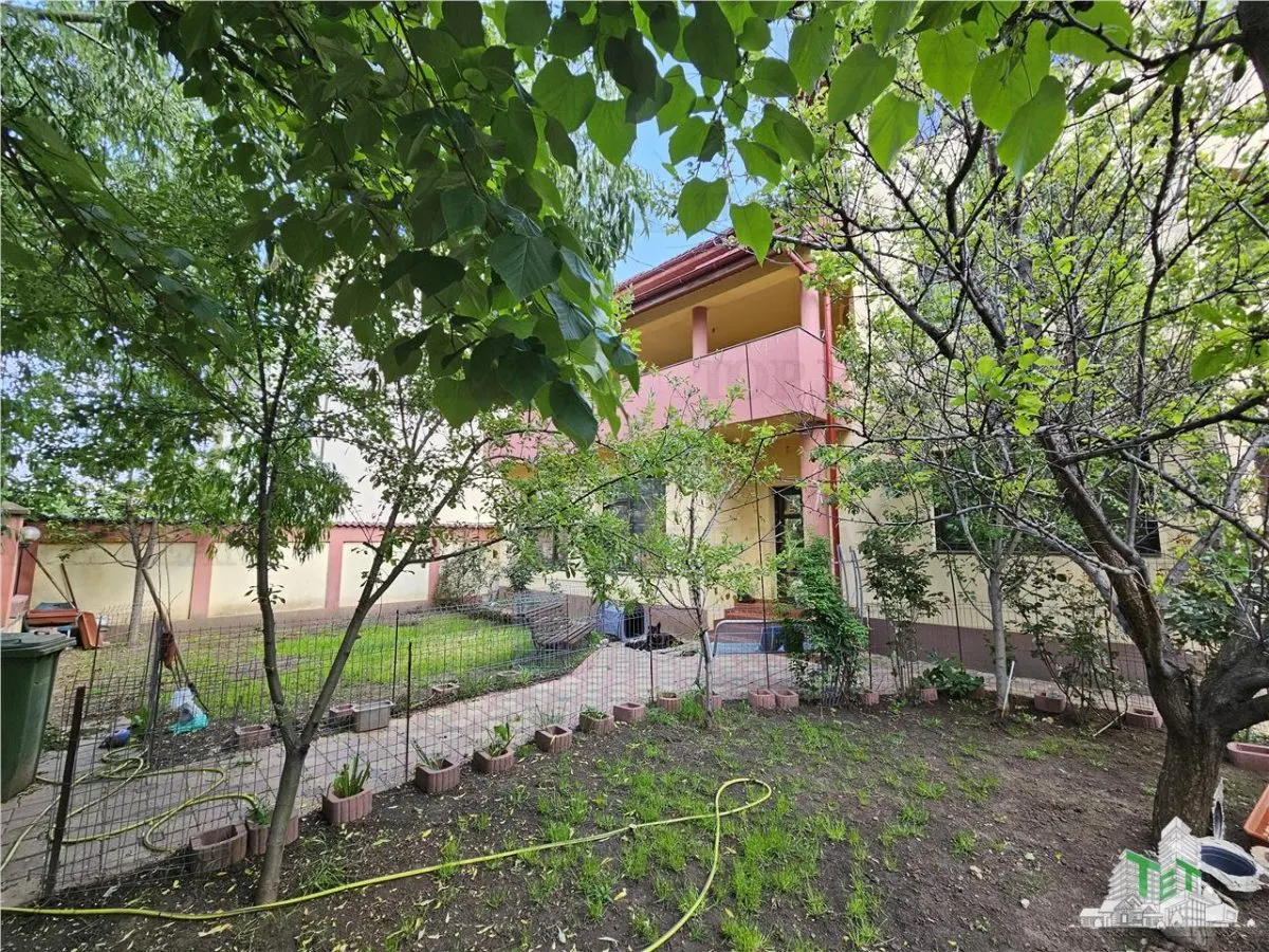 Villa Espaciosa con Salón de 65m² y 300m² Totales en Bragadiru - foto 3