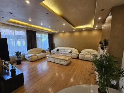Villa Espaciosa con Salón de 65m² y 300m² Totales en Bragadiru - foto 4