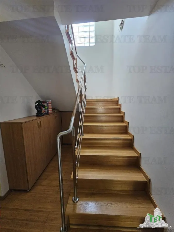 Villa Espaciosa con Salón de 65m² y 300m² Totales en Bragadiru - foto 8
