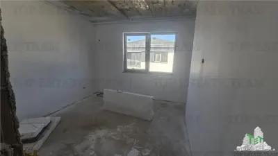 Villa Independiente de Cuatro Dormitorios en Chiajna - foto 12