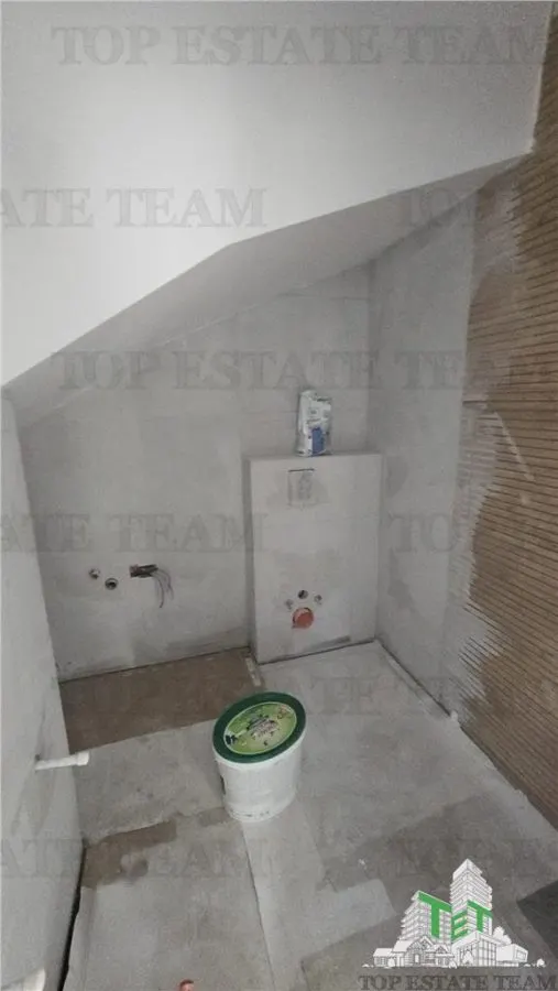 Villa Independiente de Cuatro Dormitorios en Chiajna - foto 8