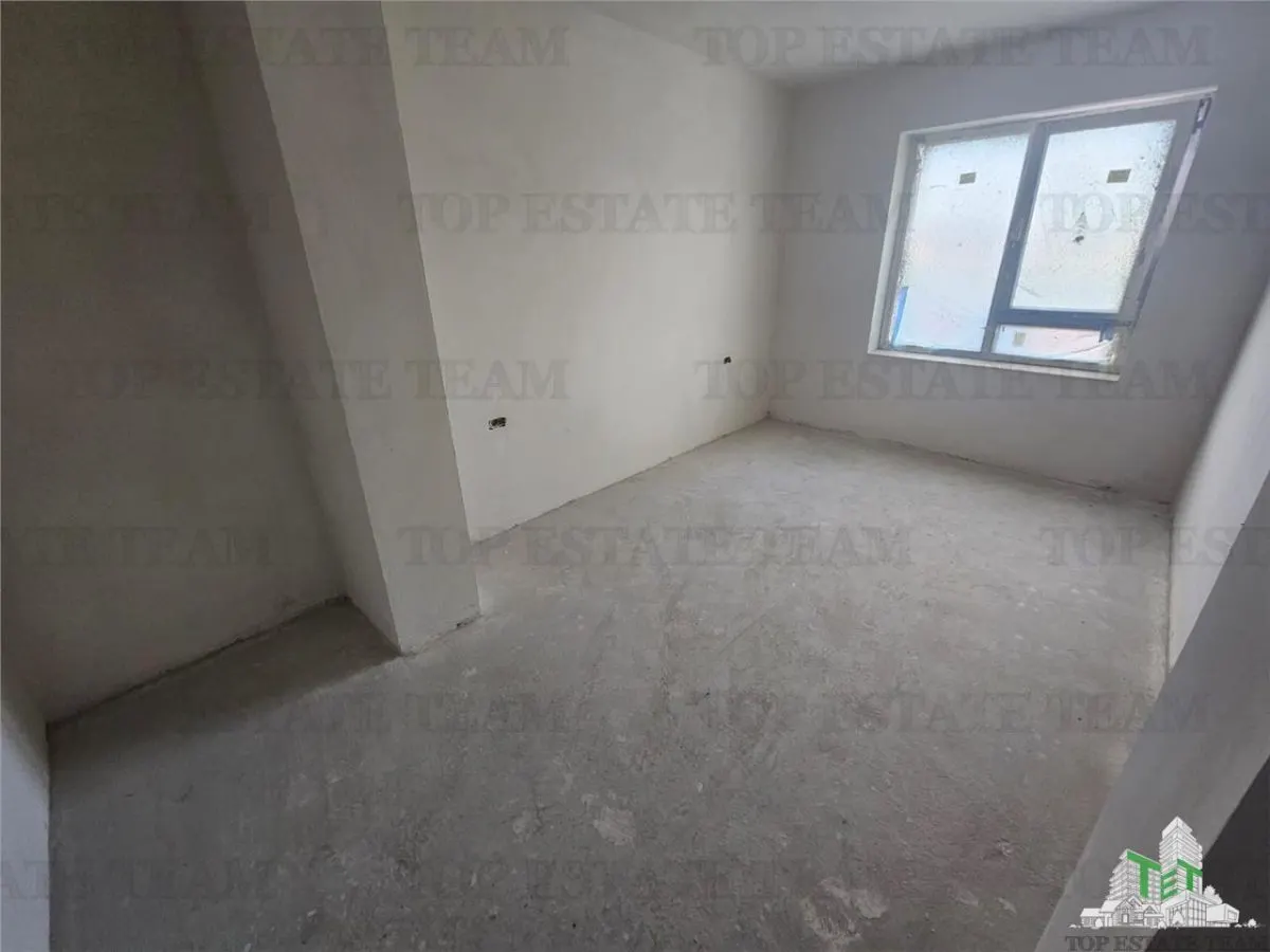 Villa Unifamiliar de 4 Dormitorios con Buhardilla Aislada en Prelungirea Ghencea - foto 8