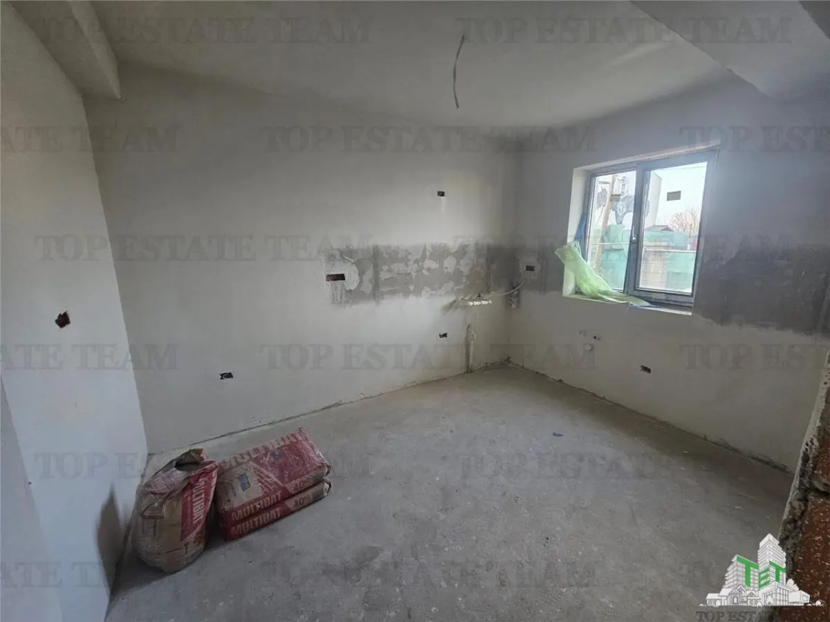 Villa Unifamiliar de 4 Dormitorios con Buhardilla Aislada en Prelungirea Ghencea - foto 9