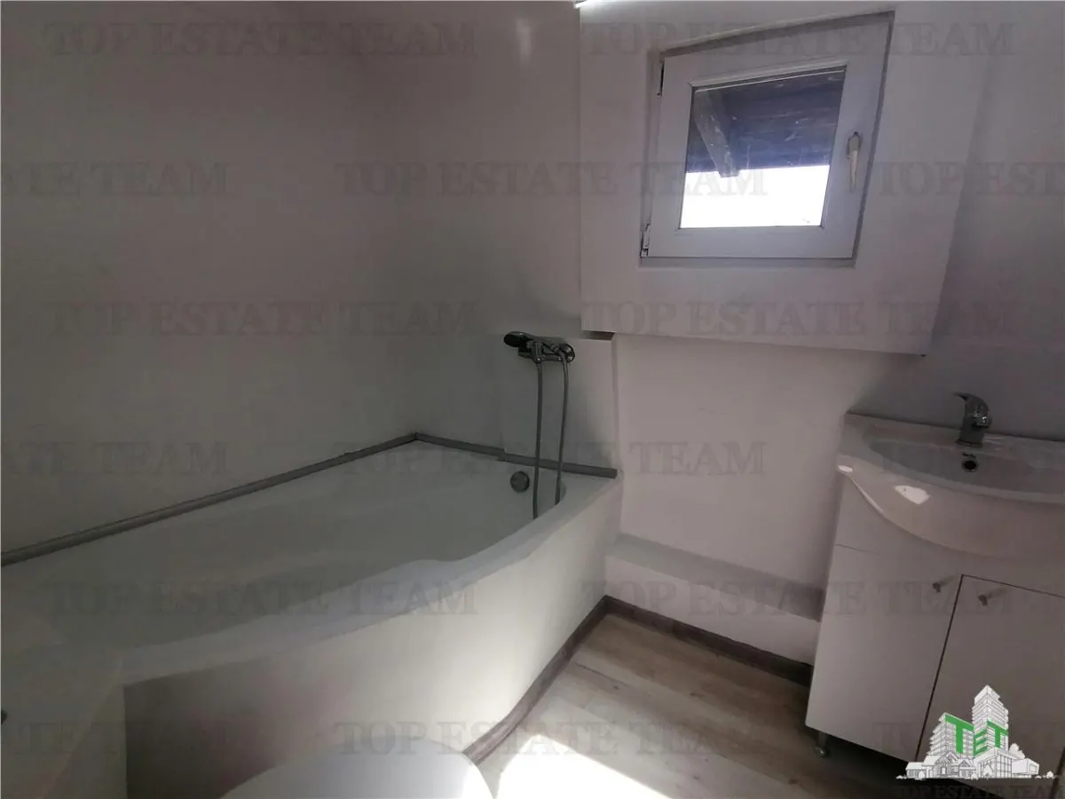 Appartement Quatre Chambres avec Potentiel de Mezzanine à Vendre - foto 12