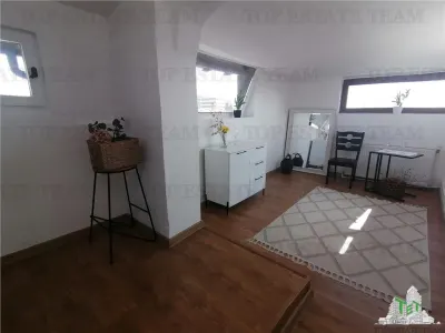 Appartement Quatre Chambres avec Potentiel de Mezzanine à Vendre - foto 14