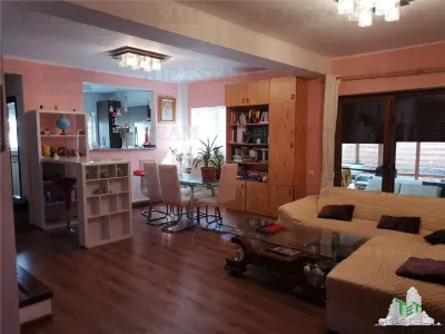 Four-Bedroom Duplex Apartment in Green Residence Villa, 1 Decembrie - foto 2