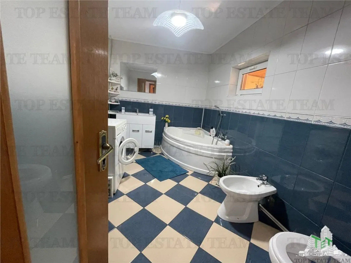 Villa para Tres Familias con Oportunidad de Inversión en Obor - foto 14