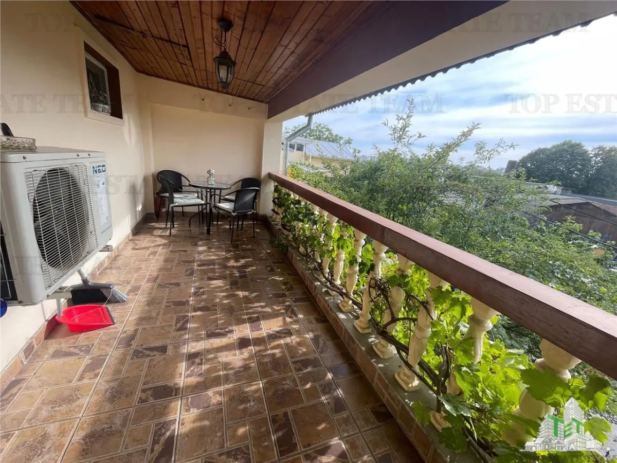 Villa para Tres Familias con Oportunidad de Inversión en Obor - foto 17