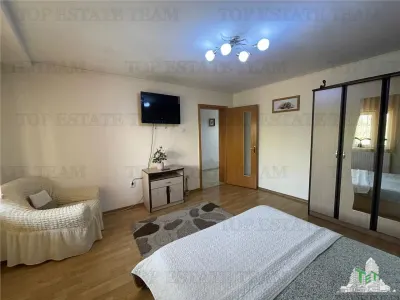 Villa para Tres Familias con Oportunidad de Inversión en Obor - foto 8