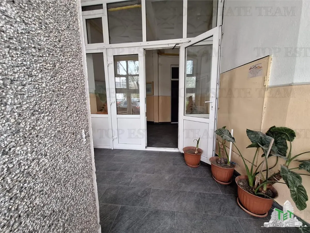 Three-Bedroom Apartment, Ultra-Central Braila – For Sale - foto 11