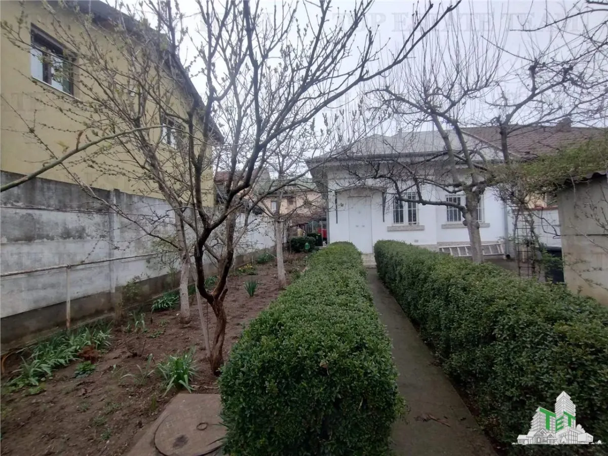 Casa Unifamiliar con Garaje y Patio Libre 300 m², Excelente Zona Brancoveanu - foto 1