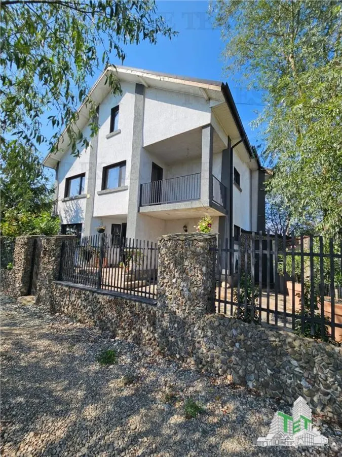 Excepcional Villa con Piscina, 970m² Terreno, 4 Dormitorios + Buhardilla, Jardines y Servicios en Clinceni, Ilfov - foto 3