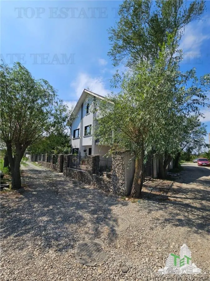 Excepcional Villa con Piscina, 970m² Terreno, 4 Dormitorios + Buhardilla, Jardines y Servicios en Clinceni, Ilfov - foto 8