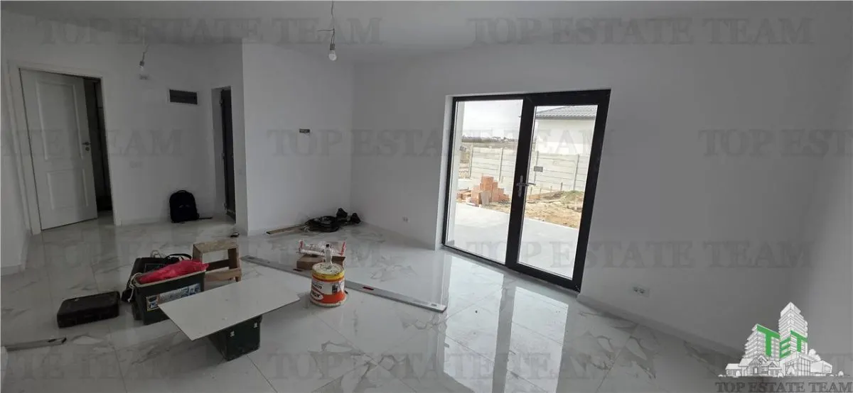 Modern 4-Bedroom Villa with 2 Bathrooms, 25sqm Terrace & 2 Parking Spaces - foto 12