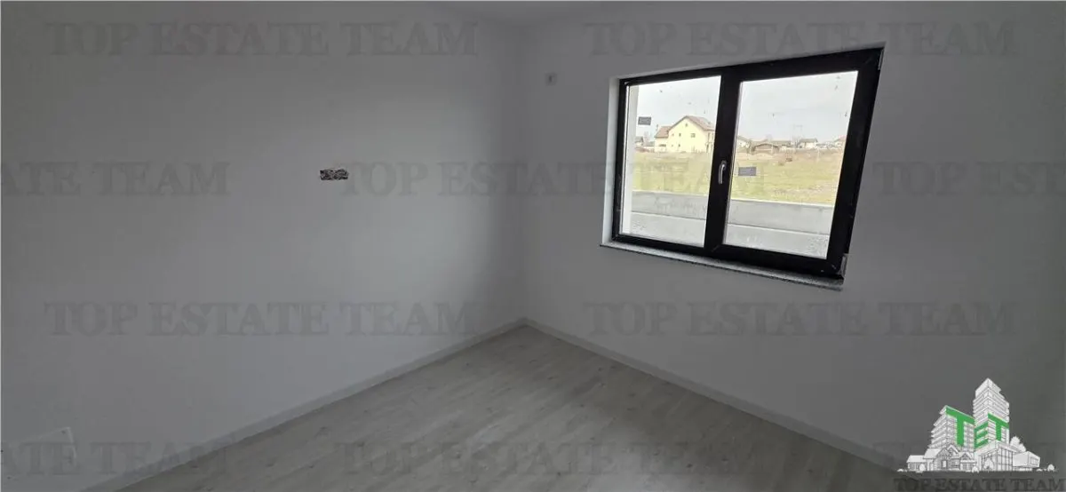 Modern 4-Bedroom Villa with 2 Bathrooms, 25sqm Terrace & 2 Parking Spaces - foto 17