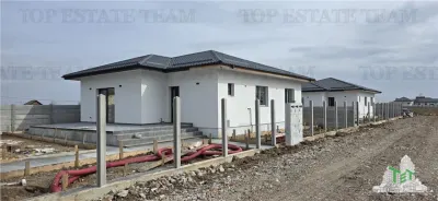 Modern 4-Bedroom Villa with 2 Bathrooms, 25sqm Terrace & 2 Parking Spaces - foto 9
