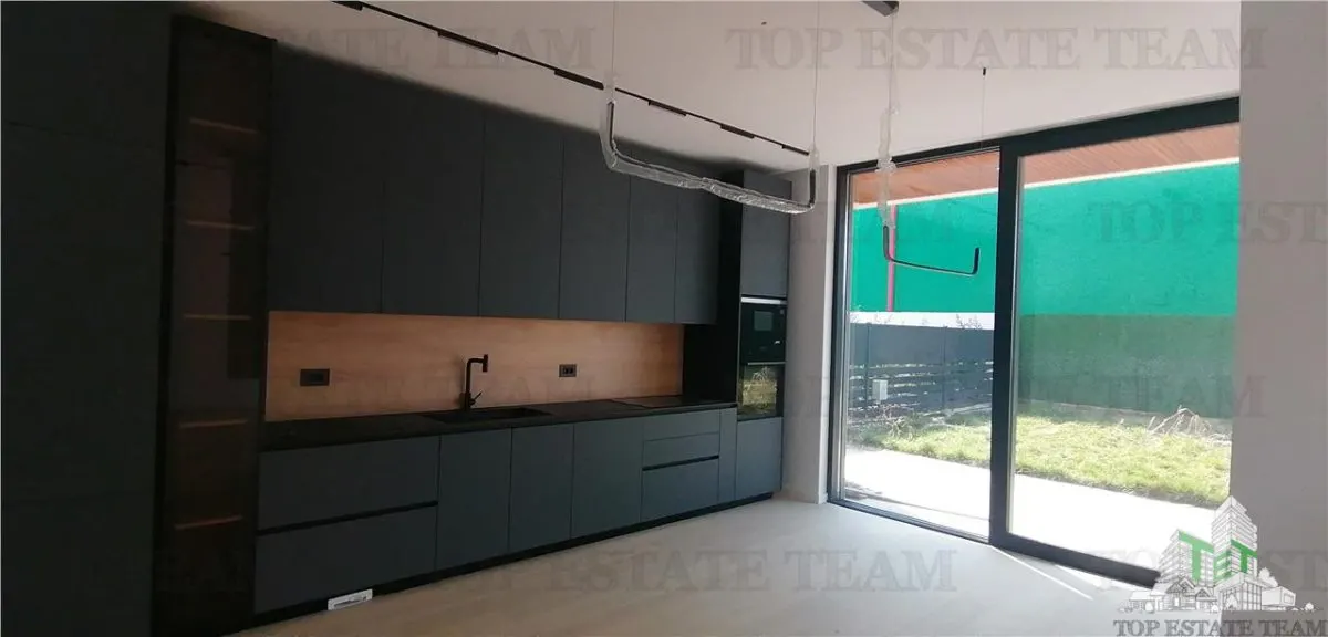 Villa Nueva de 5 Dormitorios en Venta, Pipera cerca Autovía A3, Bucuresti - foto 4