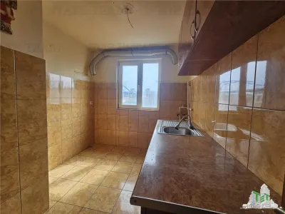 4-Bedroom House with Outbuildings, Medgidia Station Area, Constanța - foto 21