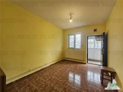 4-Bedroom House with Outbuildings, Medgidia Station Area, Constanța - foto 6