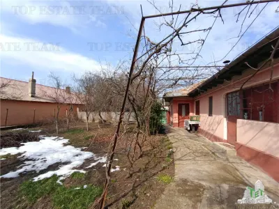 Traditional Farmhouse with Garden and Orchard 1700sqm in Gruiu, 10 min from DN1 - foto 3