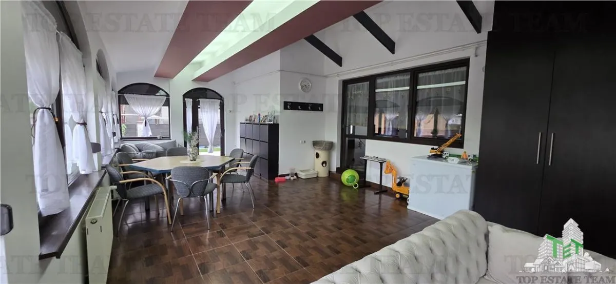Prelungirea Ghencea | Villa dúplex exclusiva con paneles solares y garaje | 5 dormitorios - foto 13