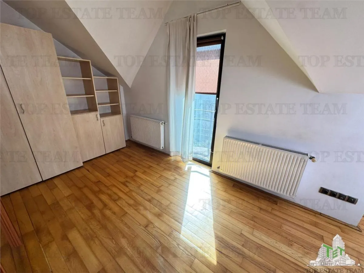 Villa P+1+Buhardilla, 229 m², 4 Dormitorios, Jardín y 4 Plazas de Aparcamiento - foto 12