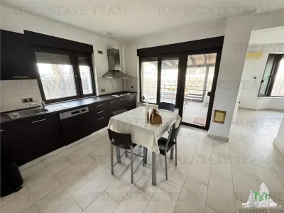 Villa P+1+Buhardilla, 229 m², 4 Dormitorios, Jardín y 4 Plazas de Aparcamiento - foto 4